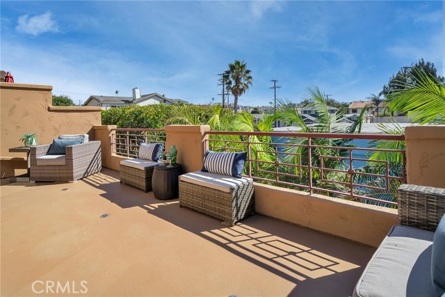 138 Broadway, Redondo Beach, California 90277, 3 Bedrooms Bedrooms, ,3 BathroomsBathrooms,Residential,Sold,Broadway,SB21217979