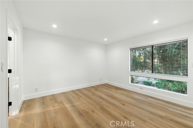 21720 Hart Street, Canoga Park CA: https://media.crmls.org/medias/37b73440-c9f5-4ae0-ae0e-61c0685028eb.jpg