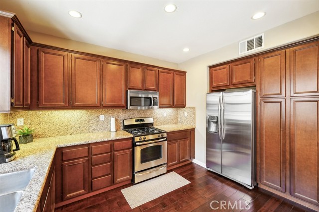 Detail Gallery Image 11 of 48 For 4437 Owens St #104,  Corona,  CA 92883 - 2 Beds | 2/1 Baths