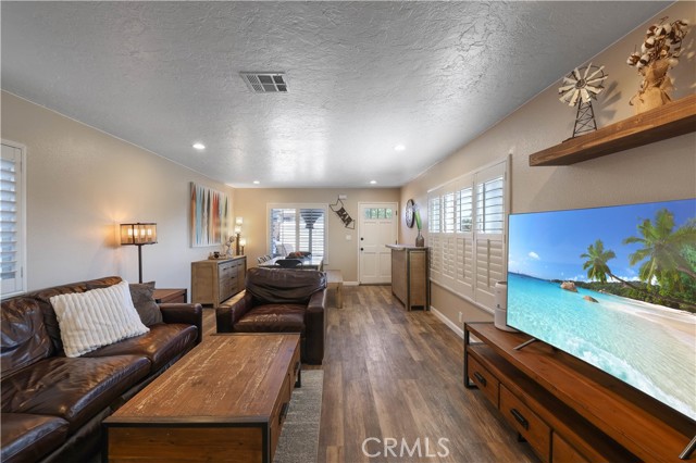 4700 W 169th Street, Lawndale CA: https://media.crmls.org/medias/37b8be25-7dcd-4a04-a9c3-545735f4af8d.jpg