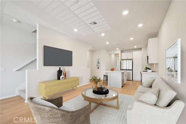 221 Aurora Lane, Pomona CA: https://media.crmls.org/medias/37b9be18-2273-4cf7-8e96-4002d47c1f40.jpg
