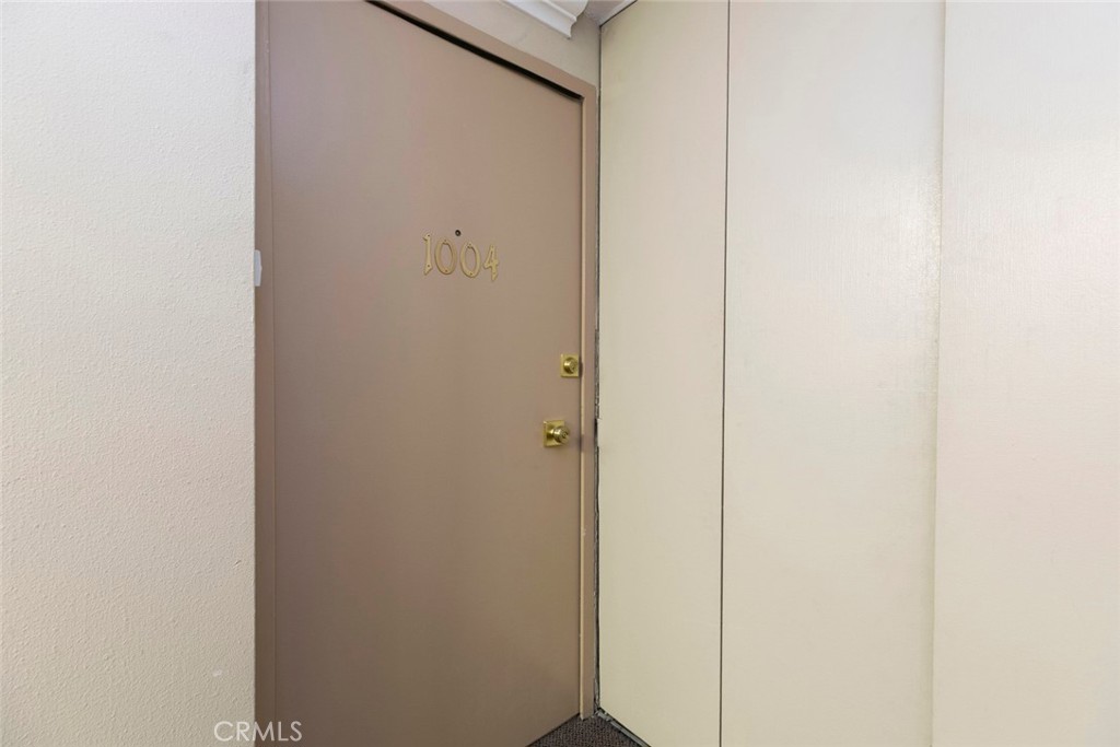 https://media.crmls.org/medias/37b9cdfd-48c1-4b9e-88a9-7c6665483168.jpg?preset=X-Large