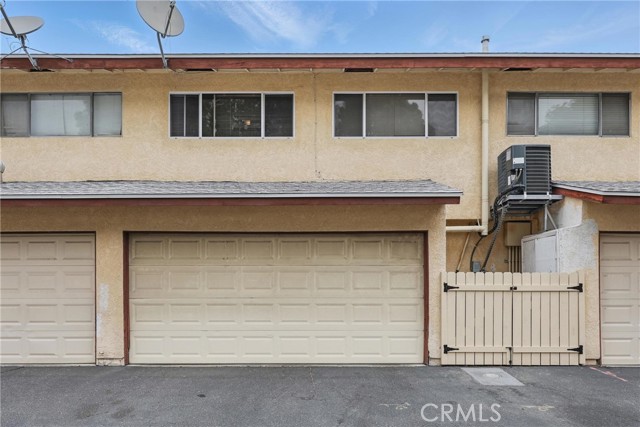 Detail Gallery Image 34 of 47 For 8121 Canby Ave #4,  Reseda,  CA 91335 - 3 Beds | 3 Baths