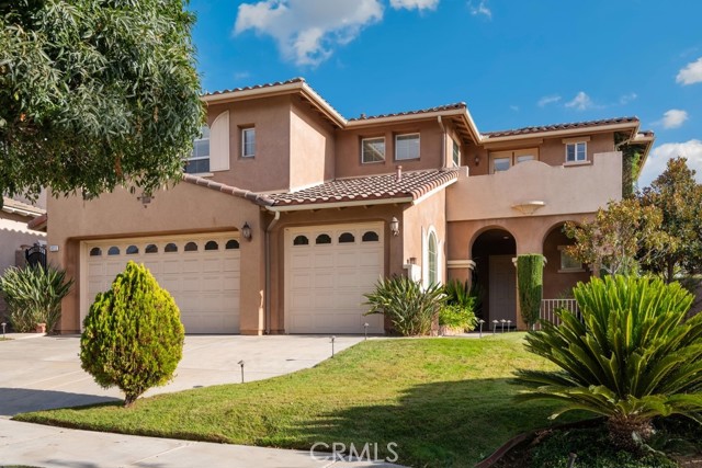 Detail Gallery Image 2 of 68 For 34113 Castle Pines Dr, Yucaipa,  CA 92399 - 4 Beds | 3/1 Baths