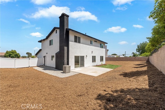 2504 N Fitzsimmons Avenue, Rialto CA: https://media.crmls.org/medias/37bd6809-23e9-4c7d-a96c-ef349314f987.jpg