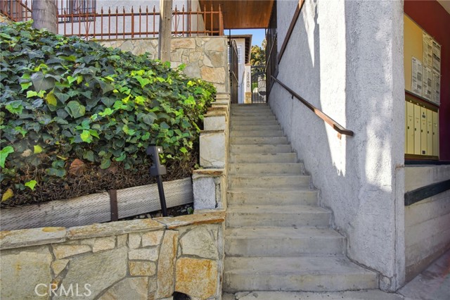 Detail Gallery Image 35 of 39 For 2260 Cazador Dr, Los Angeles,  CA 90065 - 2 Beds | 1 Baths