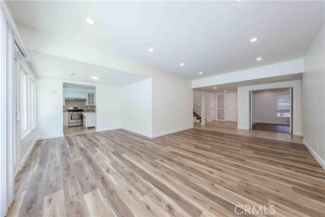 5212 Chablis Circle, Irvine CA: https://media.crmls.org/medias/37beb224-9daf-4f26-bf30-4e7399e19a1e.jpg