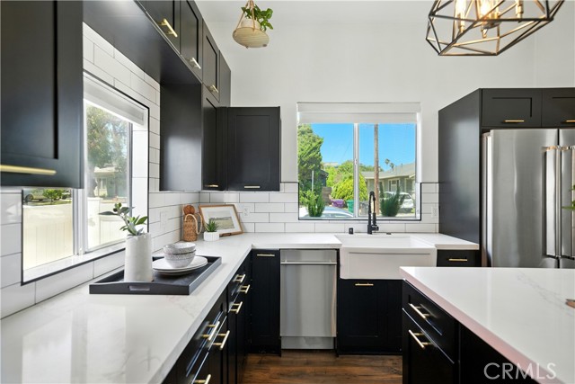 4116 E 14th Street, Long Beach CA: https://media.crmls.org/medias/37c0b523-6e65-4b08-9bd0-b313a42dac8f.jpg