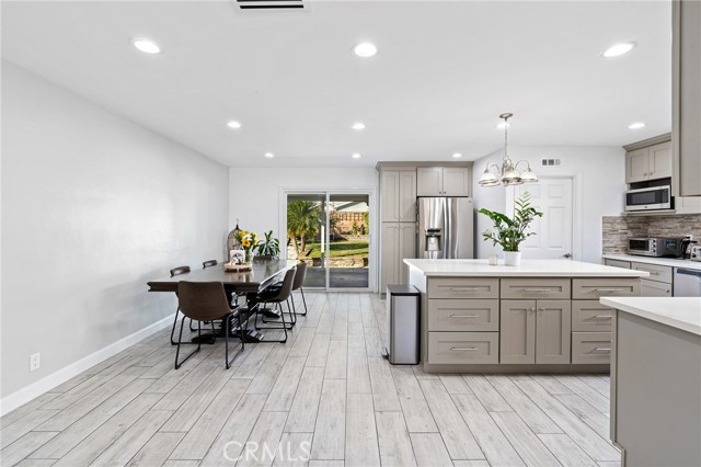 Detail Gallery Image 4 of 22 For 6609 Birchton Ave, West Hills,  CA 91307 - 4 Beds | 2 Baths