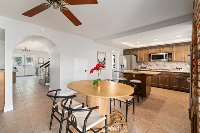 23761 Singapore Street, Mission Viejo CA: https://media.crmls.org/medias/37c12316-2ef5-40d3-86c0-2fdb6bb992df.jpg