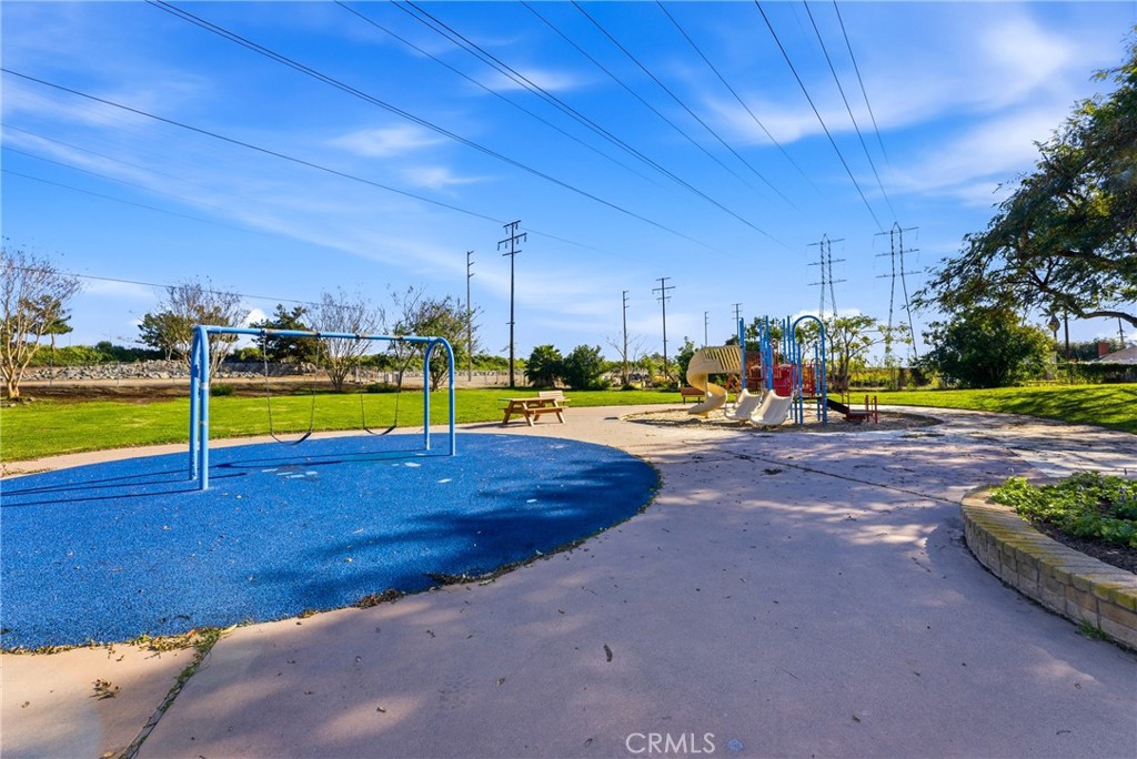 https://media.crmls.org/medias/37c17294-3d7c-4cb5-93ee-4cb847c0a8d5.jpg?preset=X-Large