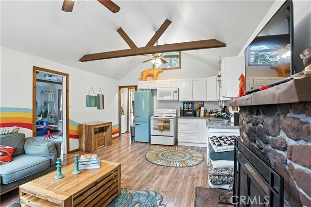 24990 Marion Ridge Drive, Idyllwild CA: https://media.crmls.org/medias/37c1731e-9239-4ae1-85ed-f1ac590cf368.jpg