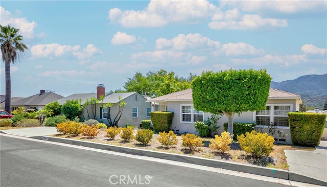 Detail Gallery Image 5 of 52 For 2944 Mayfield Ave, La Crescenta,  CA 91214 - 3 Beds | 2 Baths