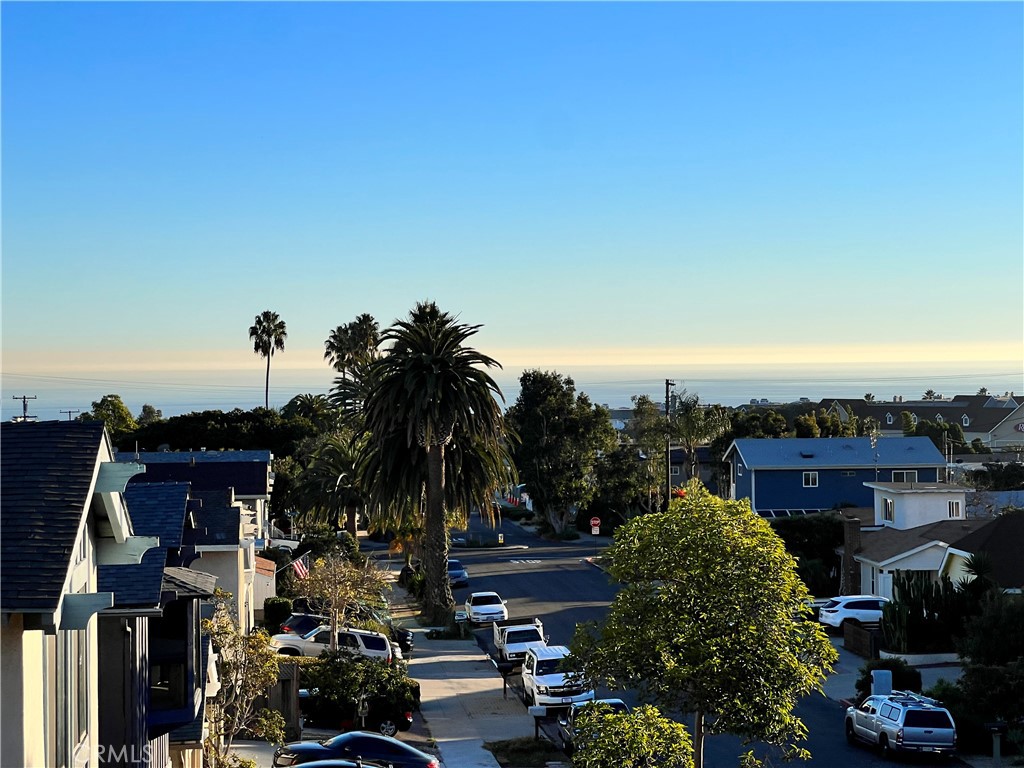 MLS #OC25102887 img 1