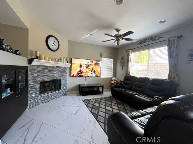 Detail Gallery Image 4 of 25 For 24336 Caladium, Valencia,  CA 91354 - 3 Beds | 2/1 Baths