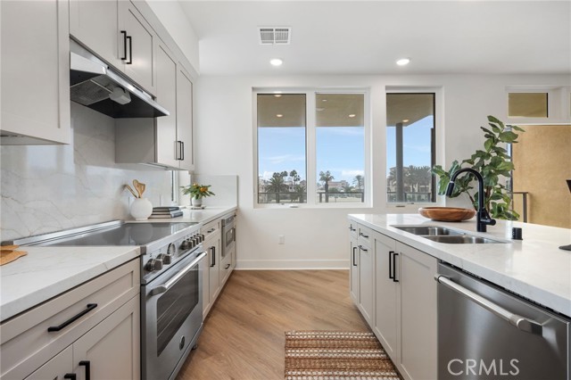 Detail Gallery Image 9 of 71 For 414 Main St #300,  Huntington Beach,  CA 92648 - 2 Beds | 2/1 Baths