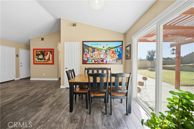 Detail Gallery Image 10 of 24 For 502 Hilltop, Palmdale,  CA 93551 - 2 Beds | 2 Baths