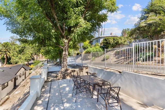 5201 Sale Avenue, Woodland Hills CA: https://media.crmls.org/medias/37c4351b-f6ee-4a87-9759-58dab6a81108.jpg