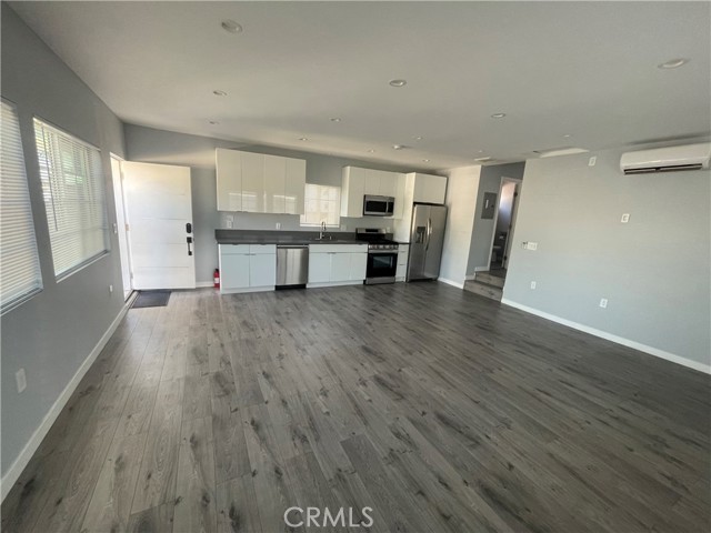 Detail Gallery Image 20 of 25 For 7409 Irvine Dr, North Hollywood,  CA 91605 - 4 Beds | 2/1 Baths