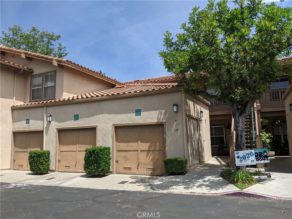 A beautiful development in Rancho Santa Margarita, close to the toll road and Mission Viejo. Single story, 2 bedroom, 2 baths, upgraded flooring,
granite counters in the kitchen, 1 garage next to the front door. Quiet location over looking a beautiful green belt.