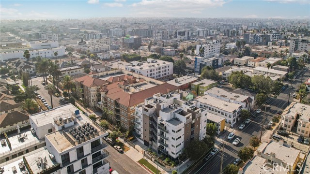 Detail Gallery Image 36 of 41 For 903 S New Hampshire Ave #303,  Los Angeles,  CA 90006 - 3 Beds | 2 Baths