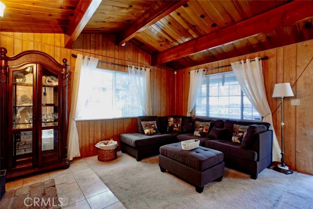 Detail Gallery Image 3 of 19 For 336 W Sherwood, Big Bear City,  CA 92314 - 4 Beds | 3 Baths