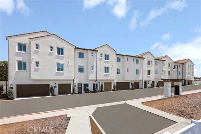 Detail Gallery Image 2 of 7 For 7344 Diamond Dr, Downey,  CA 90240 - 3 Beds | 3/1 Baths