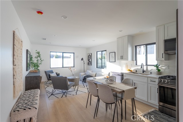 Detail Gallery Image 25 of 35 For 1719 Landis, Burbank,  CA 91504 - 6 Beds | 4 Baths