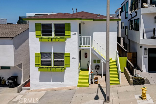 203 15th Street, Manhattan Beach, California 90266, ,Residential Income,For Sale,15th,SB25004839