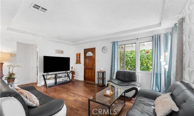 7327 N Loma Verde Avenue, Canoga Park CA: https://media.crmls.org/medias/37c843f7-6a24-42ad-8dab-9ebbb4c631a6.jpg