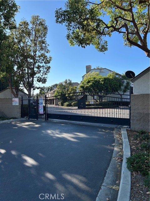 10591 Lakeside S Drive, Garden Grove CA: https://media.crmls.org/medias/37c862c2-7d41-4ab1-96a8-d38227888d28.jpg