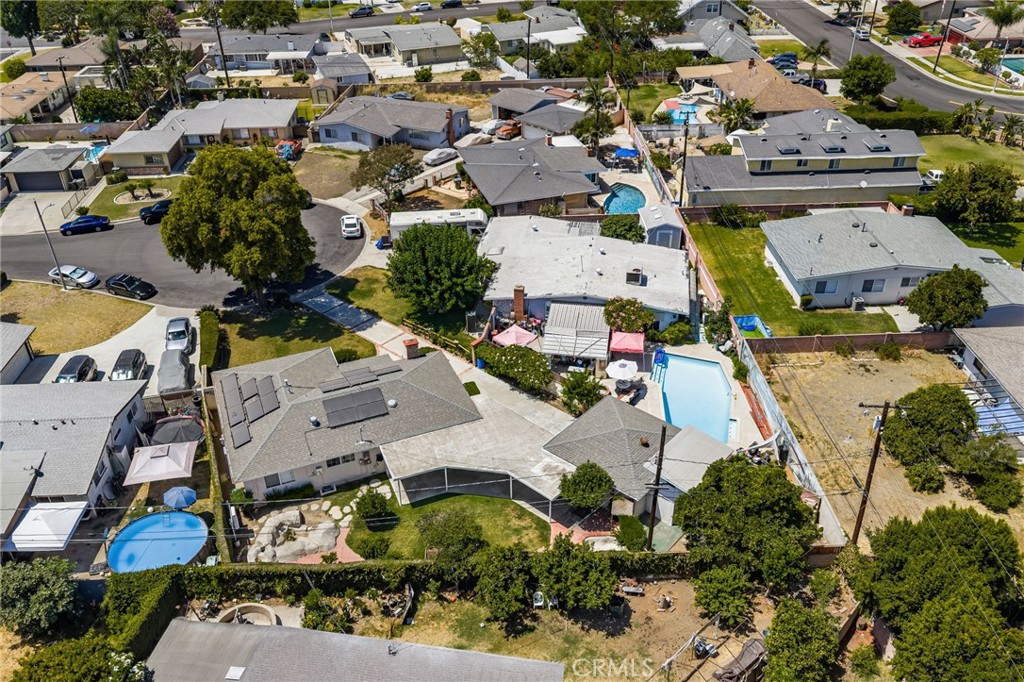 https://media.crmls.org/medias/37c86755-a529-4b03-9074-ca694670f4b7.jpg?preset=X-Large