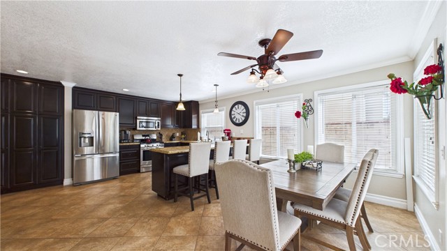 Detail Gallery Image 4 of 33 For 27563 Open Crest, Saugus,  CA 91350 - 4 Beds | 2/1 Baths