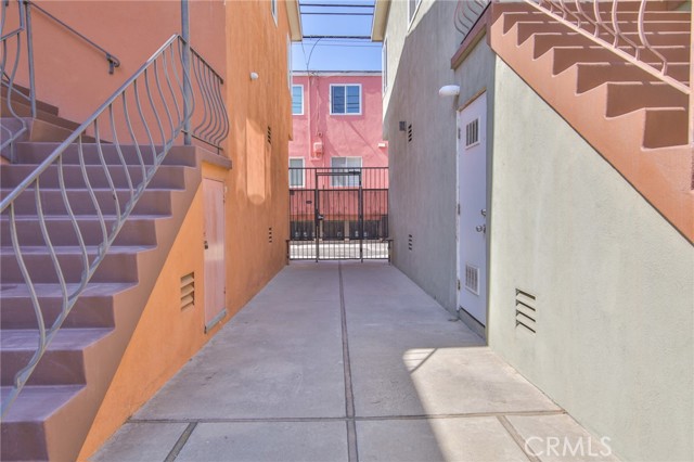 1030 E 2nd Street, Long Beach CA: https://media.crmls.org/medias/37c8a87c-cfcd-470f-969b-7680e669dc64.jpg