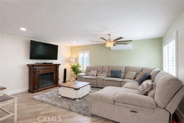 Detail Gallery Image 2 of 26 For 161 W Harcourt St, Long Beach,  CA 90805 - – Beds | – Baths