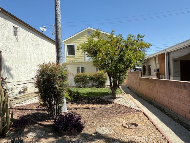 Detail Gallery Image 4 of 26 For 2208 W Olympic Bld, Montebello,  CA 90640 - 2 Beds | 1 Baths