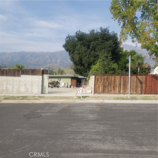 8110 Brownstone Street, Sunland CA: https://media.crmls.org/medias/37c9ec80-a61e-4581-9449-669b14055b70.jpg