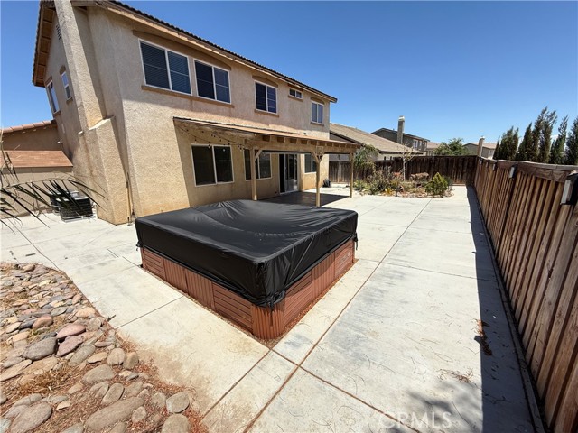 9093 Seal Beach Drive, Hesperia CA: https://media.crmls.org/medias/37cc1c3f-9993-4f14-8591-983b8e2223d4.jpg