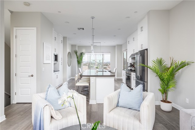 Detail Gallery Image 2 of 24 For 72 Ebb Tide Cir, Newport Beach,  CA 92663 - 3 Beds | 3/1 Baths