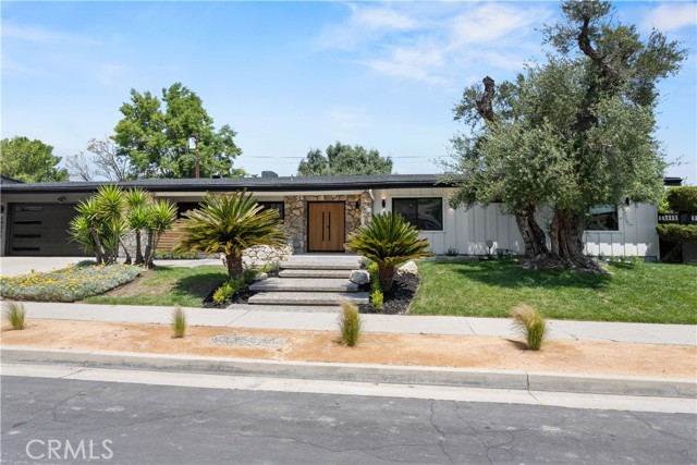 24211 Caris Street, Woodland Hills CA: https://media.crmls.org/medias/37ccfb56-20a4-4a87-9175-168b2dd23e71.jpg