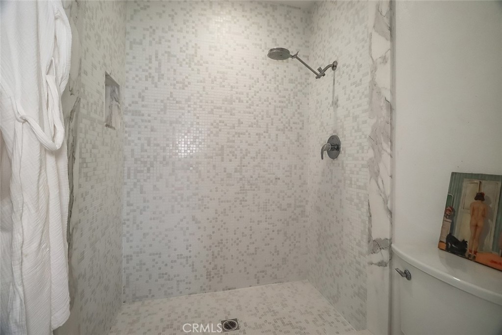 https://media.crmls.org/medias/37cd0fd5-5450-4665-aed2-4521f502dddb.jpg?preset=X-Large