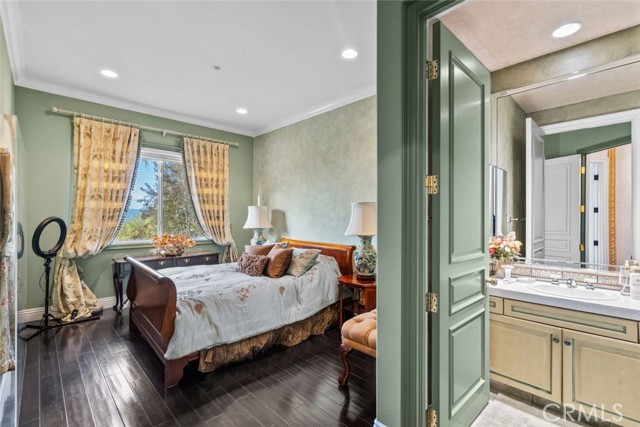 3724 Winford Drive, Tarzana CA: https://media.crmls.org/medias/37cd8395-c00d-4b6b-b428-aa0b9ebb2f68.jpg