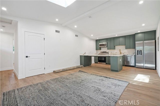 Detail Gallery Image 6 of 32 For 10028 Shoup, Chatsworth,  CA 91311 - 2 Beds | 2 Baths