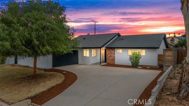 Detail Gallery Image 1 of 30 For 50 Falcon Ln, Redlands,  CA 92374 - 3 Beds | 2 Baths