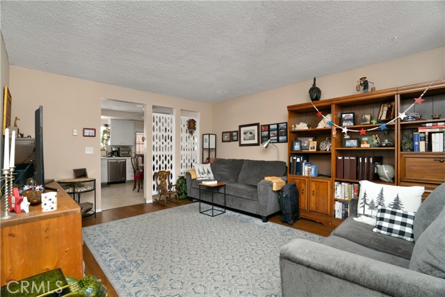 2615 Curtis Avenue, Redondo Beach CA: https://media.crmls.org/medias/37d066dc-8d90-46aa-83d1-cd237a27bbab.jpg