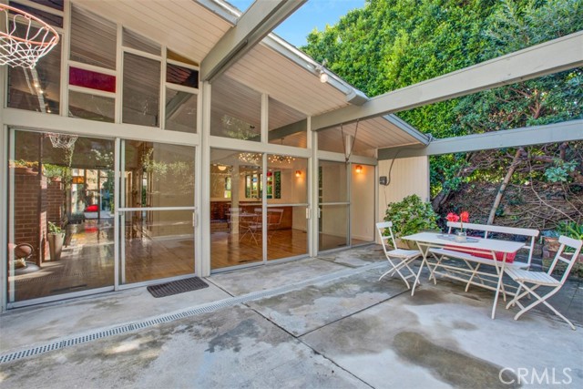 Detail Gallery Image 4 of 24 For 3307 Ledgewood, Los Angeles,  CA 90068 - 3 Beds | 2/1 Baths