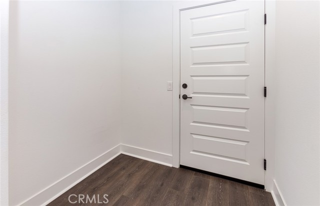 150 Bridle Drive, Burbank CA: https://media.crmls.org/medias/37d11063-7dc5-4251-ba21-71ac2ee7f743.jpg