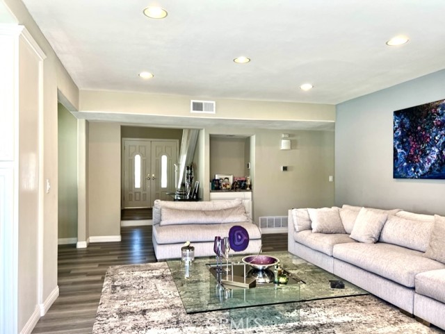 7 Hancock, Irvine CA: https://media.crmls.org/medias/37d15821-aade-412c-949f-13e7e03ed8c4.jpg