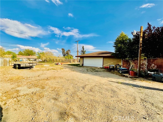 10195 Shangri La Avenue, Hesperia CA: https://media.crmls.org/medias/37d22f3b-6412-4f44-bb85-bbffda051949.jpg