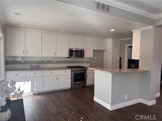 Detail Gallery Image 10 of 13 For 147 Encantado, Rancho Santa Margarita,  CA 92688 - 3 Beds | 2/1 Baths